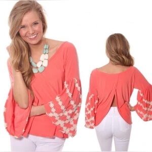 Judith March Bell Sleeve “Daisy about you” Blouse